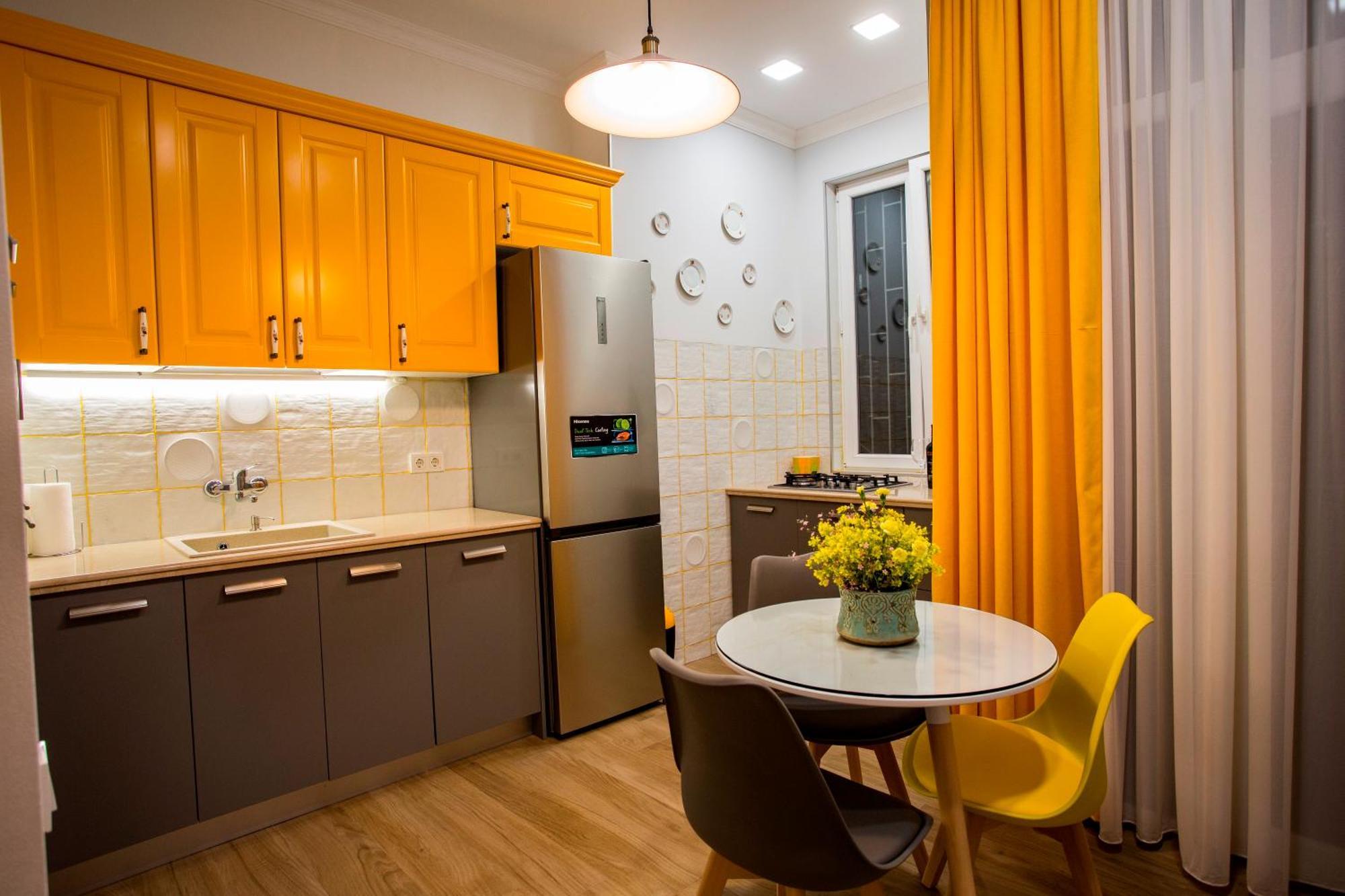 Yellow apartment in Avlabari Tiflis Dış mekan fotoğraf