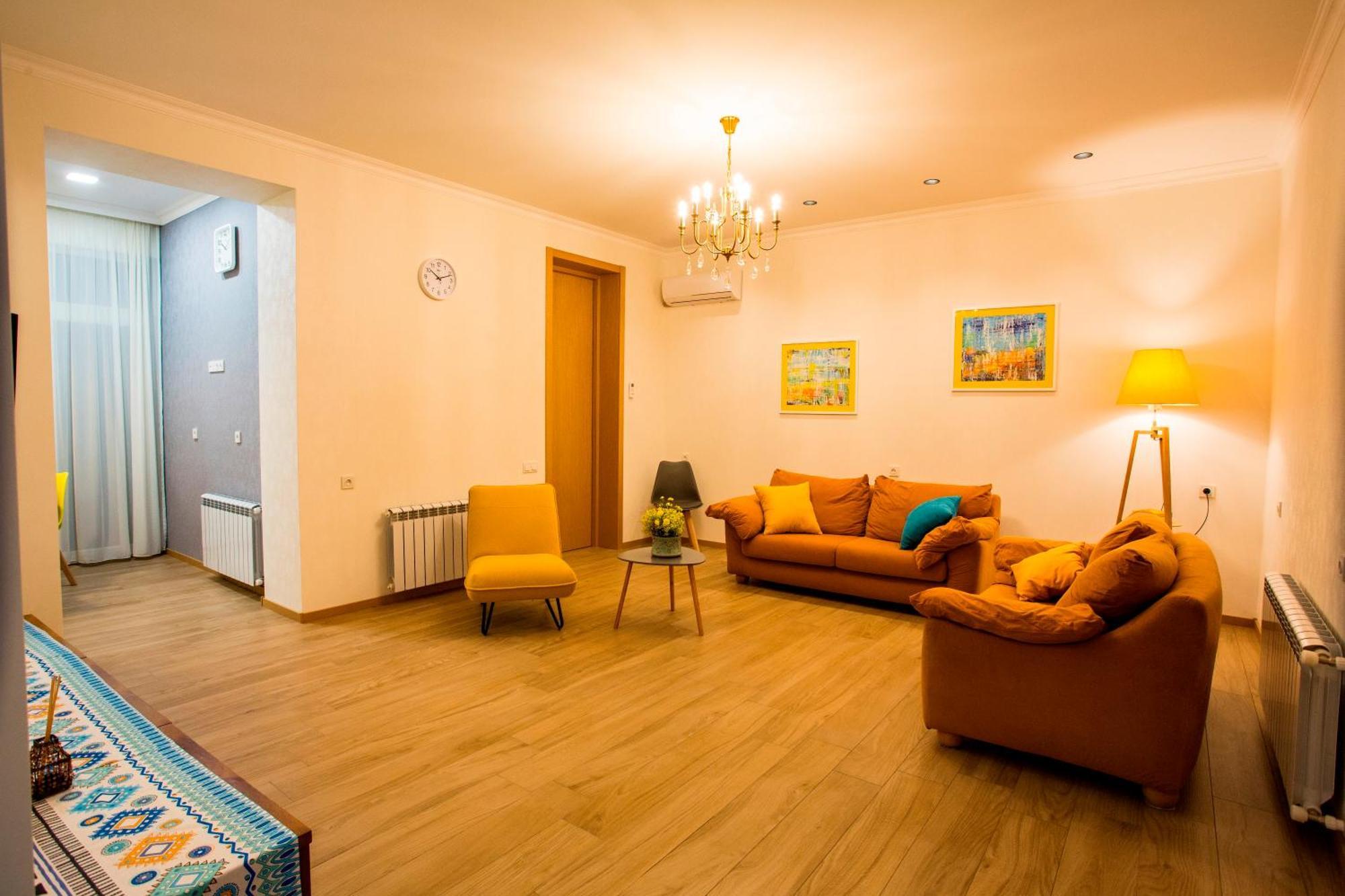 Yellow apartment in Avlabari Tiflis Dış mekan fotoğraf