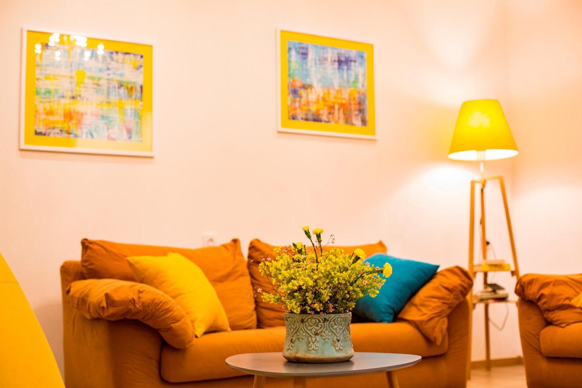 Yellow apartment in Avlabari Tiflis Dış mekan fotoğraf