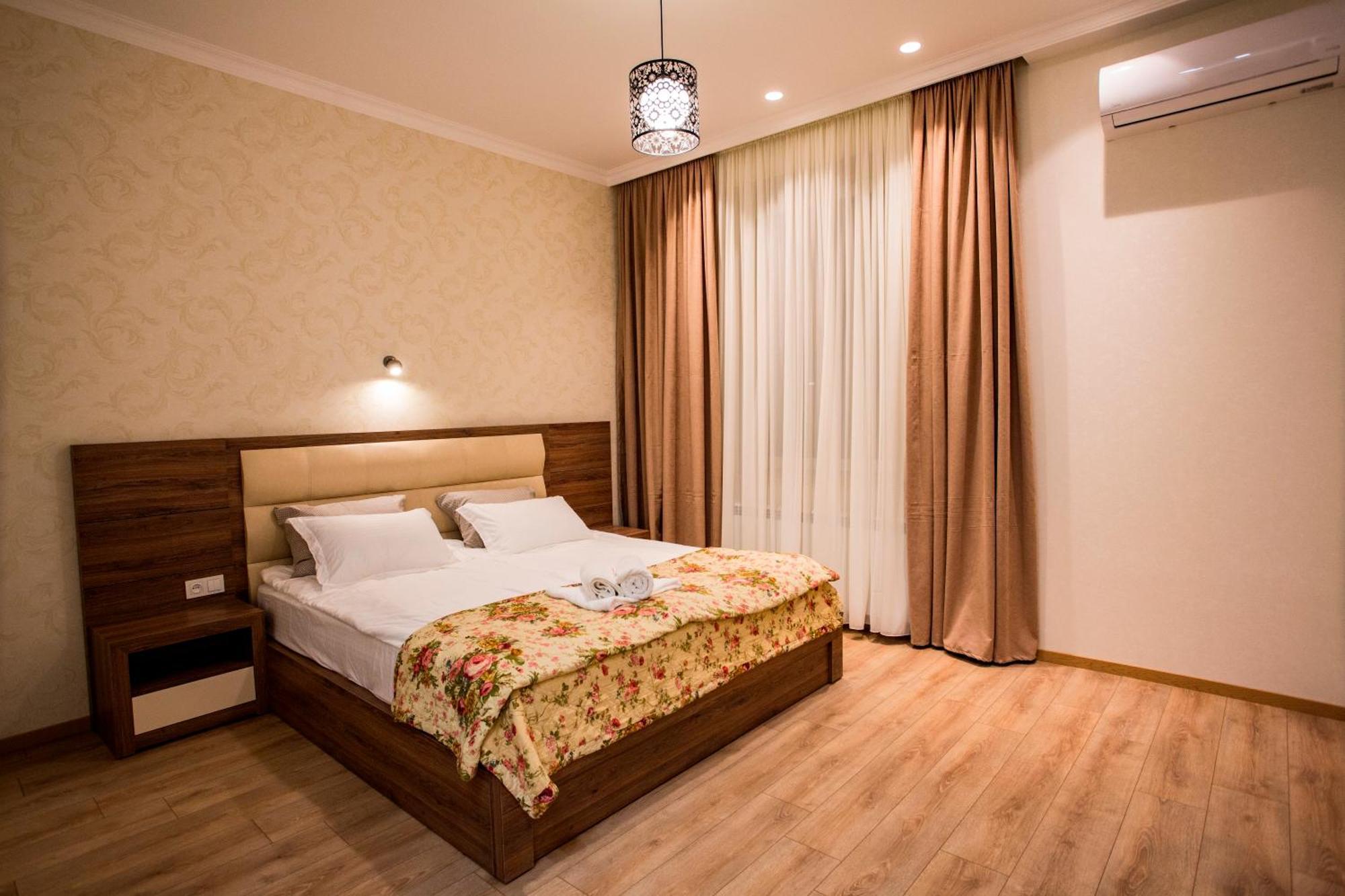 Yellow apartment in Avlabari Tiflis Dış mekan fotoğraf