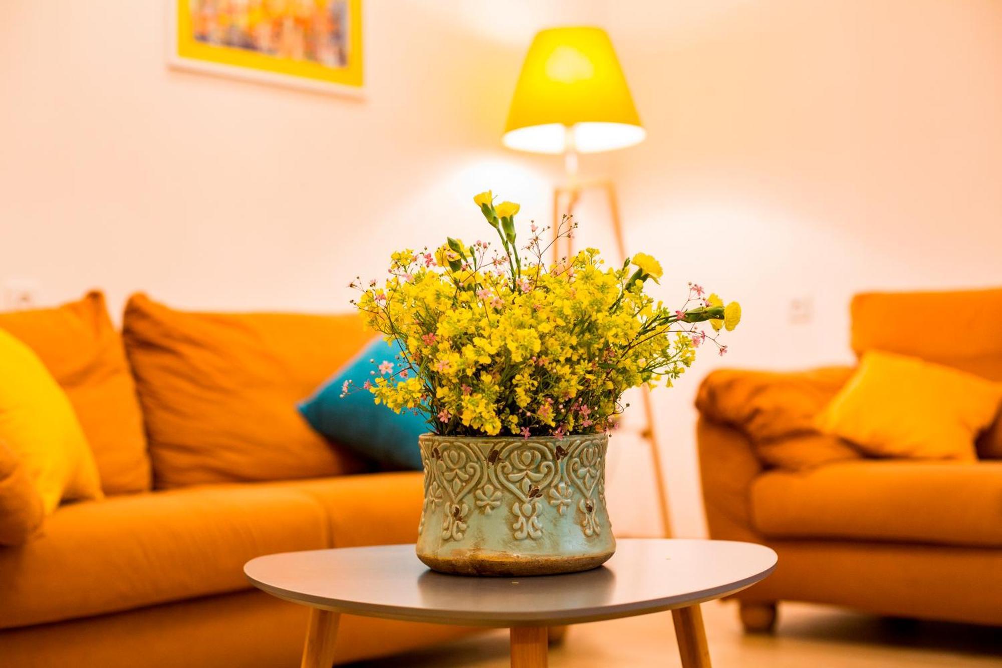 Yellow apartment in Avlabari Tiflis Dış mekan fotoğraf