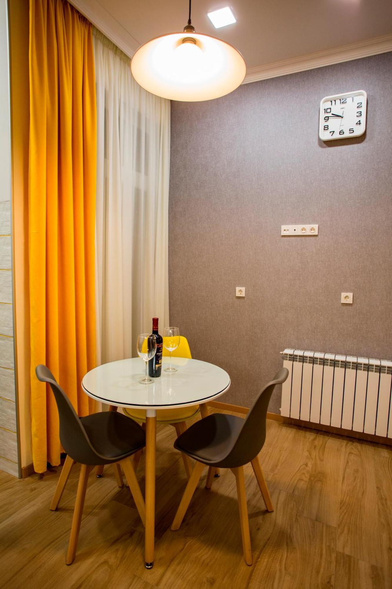Yellow apartment in Avlabari Tiflis Dış mekan fotoğraf